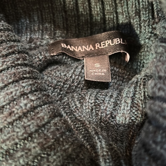 BANANA REPUBLIC S sleeveless turtleneck hi-low sweater in green and black - Picture 7 of 10